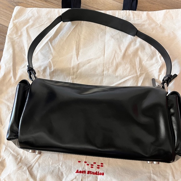 Aest Studios Capture Medium Sling Bag with Crossbody Strap included - Picture 5 of 11